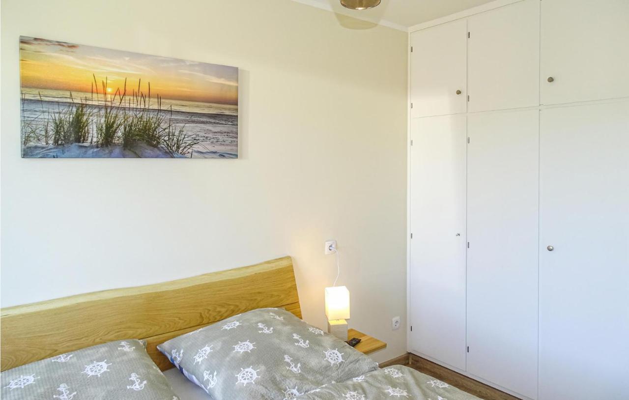 Lovely Apartment In Buesum With Kitchen Bagian luar foto